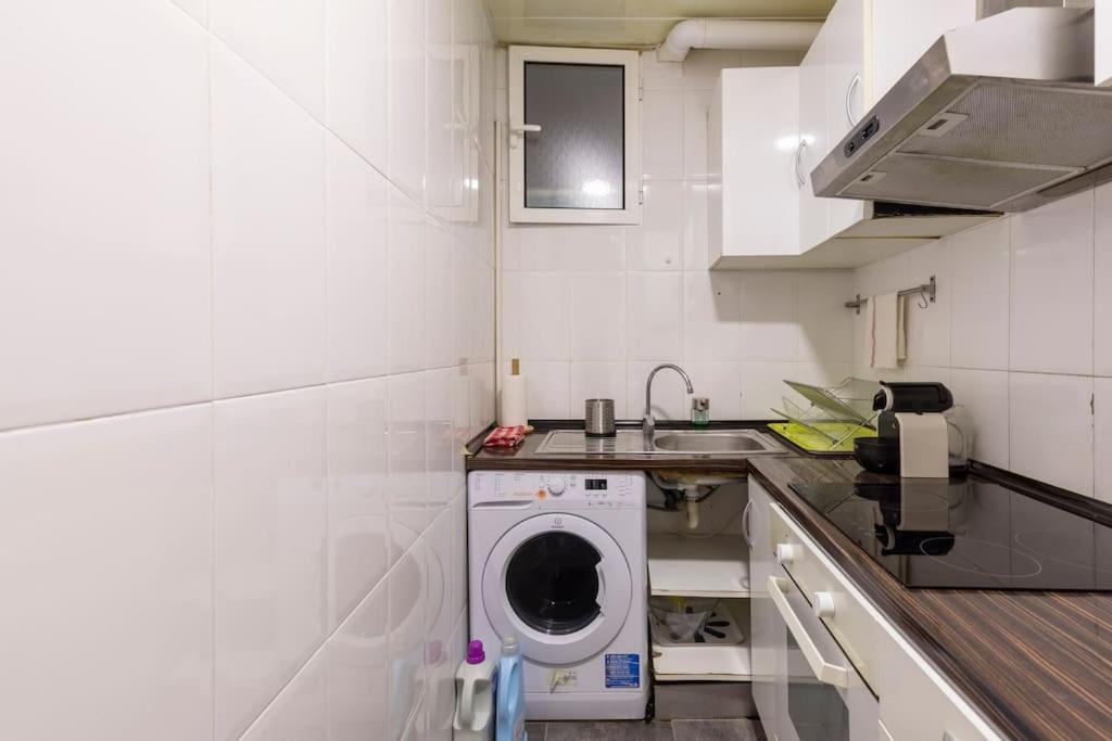 Subway Station Apartment Near Camp Nou L'Hospitalet de Llobregat Buitenkant foto